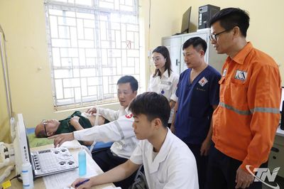 Núi Pháo đưa dịch vụ y tế đến tận nhà, tri ân người có công