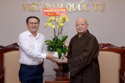 Lãnh đạo Sở Dân tộc và Tôn giáo TP.HCM thăm Ban Trị sự Phật giáo Thành phố