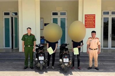 Cảnh sát giao thông Lào Cai tịch thu xe, xử lý người điều khiển vì đi xe một bánh