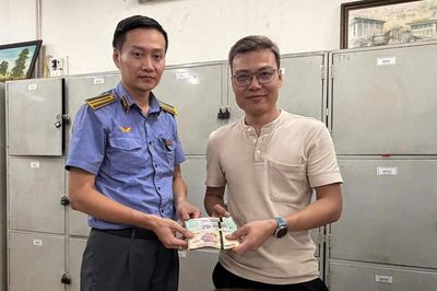 Phát hiện túi xách chứa hơn 120 triệu đồng bỏ quên trên tàu SE2