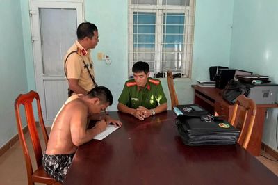 Phạt 35 triệu đồng tài xế nồng độ cồn vượt khung lái xe khách 'loạng choạng' trên QL24