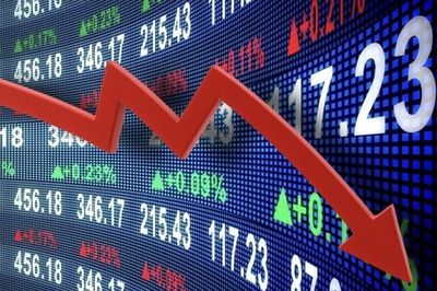 VN-Index mất hơn 62 điểm, MWG giảm sàn dù sắp chia cổ tức