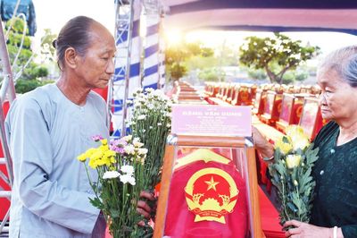 Thắp sáng hành trình trở về của các Anh hùng liệt sĩ Bài cuối: Ngày các Anh được gọi lại tên mình