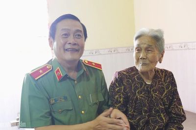 Thăm hỏi, tri ân gia đình chính sách trên địa bàn tỉnh Cà Mau