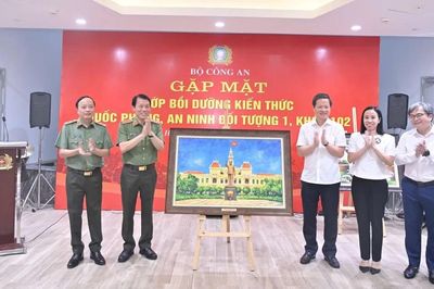 Bộ Công an gặp mặt Lớp bồi dưỡng kiến thức Quốc phòng – An ninh đối tượng 1, khóa 102
