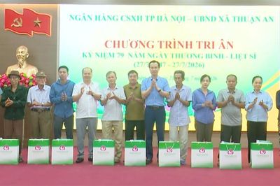 Trao tặng 60 suất quà tri ân người có công với cách mạng