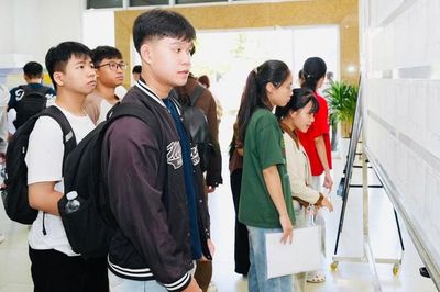 Tranh cãi 'tách - gộp' kỳ thi tốt nghiệp trung học phổ thông: Mô hình sai hay vận hành dở?