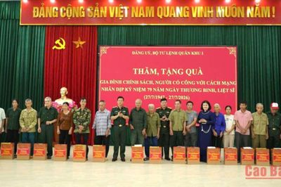 Bộ Tư lệnh Quân khu 1 thăm, tặng quà gia đình chính sách, người có công với cách mạng