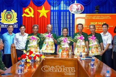 Trao quà tri ân cựu chiến binh có hoàn cảnh khó khăn tại xã Khánh Lâm