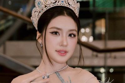 Hoa hậu Phương Oanh khoe vóc dáng gợi cảm, đường cong hút mọi ánh nhìn