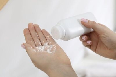 Những công dụng bất ngờ của phấn rôm trong đời sống hằng ngày nhưng không phải ai cũng biết