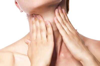Da vùng cổ nhăn nheo, chảy xệ sớm: Áp dụng ngay 5 mẹo chăm sóc này