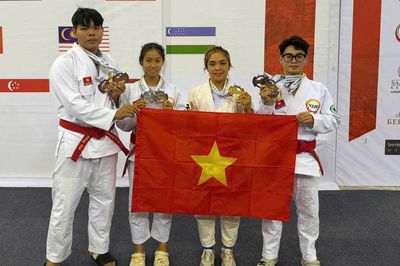 Nhà vô địch MMA và Jiujitsu Châu Á Lò Thị Phung chung tay giúp đỡ đồng bào vùng lũ