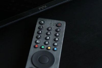 Vì sao hồng ngoại vẫn 'sống' trên điều khiển TV