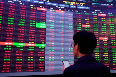 VN-Index lao dốc hơn 60 điểm, thủng mốc 1.700