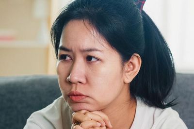 3 việc cha mẹ làm khi về già có thể khiến con cái tuổi trung niên kiệt sức