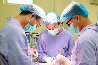 Ho kéo dài vài tuần không đỡ, cụ ông được chẩn đoán mắc ung thư phổi