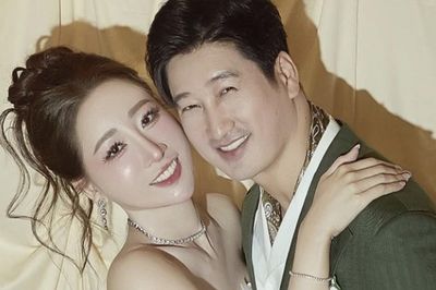 Sau 2 lần đổ vỡ, NSƯT Ngọc Quỳnh kết hôn lần 3 với bạn gái cùng Nhà hát Kịch Hà Nội