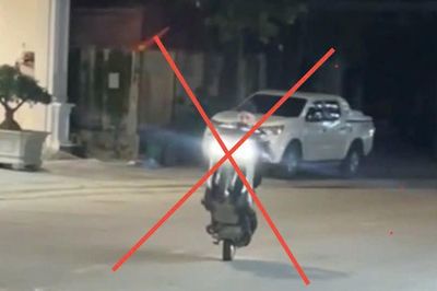 Tịch thu phương tiện, phạt tiền thanh niên 'bốc đầu' xe máy