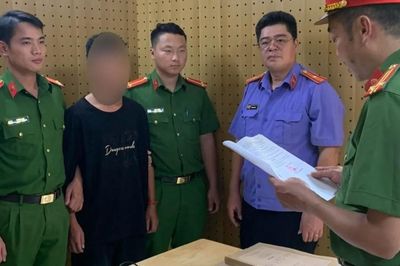 Dụ bé gái chưa đủ 13 tuổi ra khỏi ký túc xá trong đêm để hiếp dâm