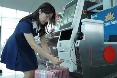 Khách bay quốc tế có thể tự làm thủ tục gửi hành lý tại sân bay Nội Bài