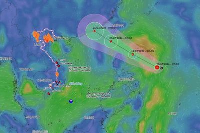 Áp thấp nhiệt đới gần Biển Đông có khả năng thành bão