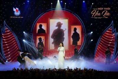 Quán quân Sao Mai 2017 - Thu Thủy xúc động hát 'Hàng bia trắng' tri ân các anh hùng liệt sĩ