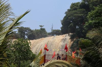 Lâm Đồng yêu cầu dừng bán vé tham quan trái phép tại thác Voi