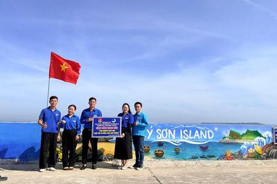 Sắc màu bích họa vun đắp hình ảnh du lịch xanh ở Lý Sơn