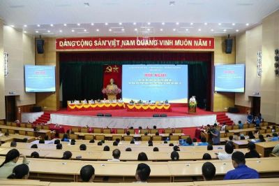 Chủ tịch Ủy ban nhân dân tỉnh Hưng Yên đối thoại với đoàn viên, công nhân, viên chức, người lao động