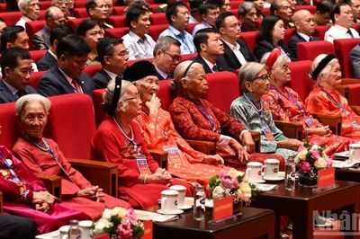 [Ảnh] Xúc động những hình ảnh tại Hội nghị tri ân người có công với cách mạng toàn quốc năm 2026