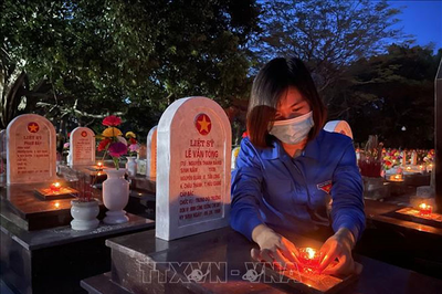 'Phần mộ anh bộ đội'