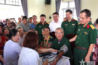 Binh đoàn 16 khám bệnh, tặng quà tri ân tại hai xã Bom Bo và Đắk Nhau (Đồng Nai)