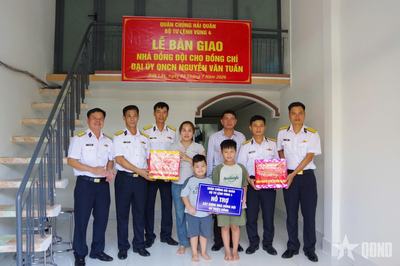 Trung đoàn 451 (Vùng 4 Hải quân) bàn giao 'Nhà đồng đội'