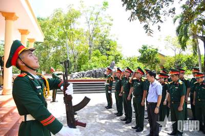 Quân khu 5: Dâng hương các anh hùng liệt sĩ, Bà mẹ Việt Nam anh hùng