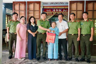 Công an TP Huế tri ân gia đình chính sách, người có công nhân Ngày Thương binh - Liệt sĩ