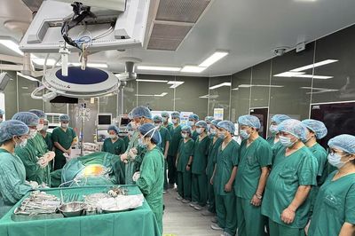 Món quà vô giá của người đàn ông thắp lên hy vọng cho ba cuộc đời