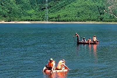 Tìm thấy hai cậu cháu ôm chặt nhau tử vong dưới hồ thủy lợi