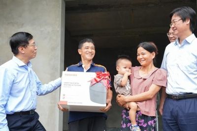 Petrovietnam thăm hỏi, động viên các hộ dân có hoàn cảnh đặc biệt tại xã Tân Long, Tuyên Quang