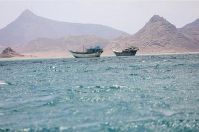 Hai siêu tàu chở dầu của Trung Quốc vượt Biển Đỏ