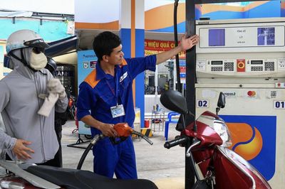 Bộ Công Thương đề xuất doanh nghiệp tự quyết, tự công bố giá xăng dầu