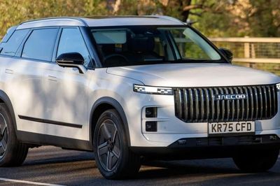 Mẫu xe giá rẻ 'hao hao' Range Rover bất ngờ vươn lên bán chạy nhất nước Anh