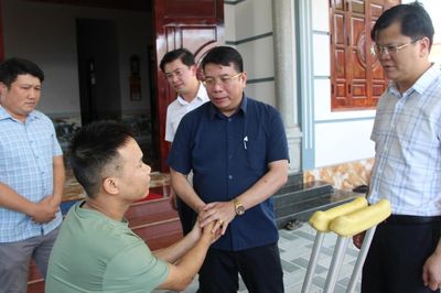 Bộ Dân tộc và Tôn giáo thăm hỏi người dân vùng lũ Mường Than