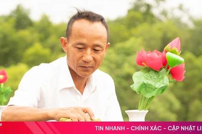 Những người quản trang lặng thầm chăm sóc mộ liệt sĩ