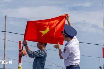 Từ sinh kế bền vững đến 'phên dậu' nơi biển khơi