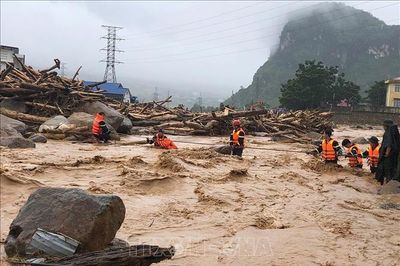 Mưa lớn kéo dài, cảnh báo lũ trên các sông ở Bắc Bộ