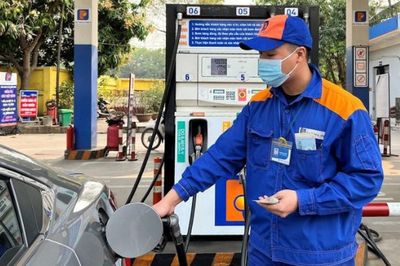Giá xăng, dầu hôm nay điều chỉnh tăng, xăng E10 tăng gần 900 đồng/lít