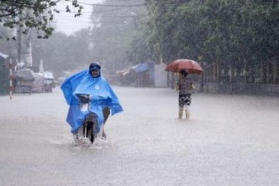 Cảnh báo mưa dông kèm lốc sét ở Hà Nội và mưa lớn ở nhiều khu vực