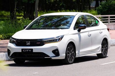 Xe gầm cao lên ngôi, chỉ còn vài mẫu sedan trụ lại
