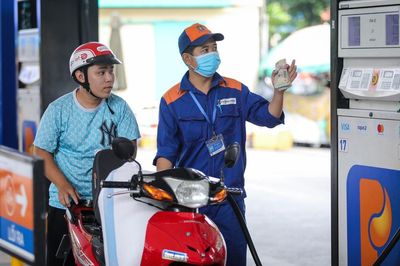 Giá xăng dầu hôm nay 23/7: Tiếp tục đà tăng